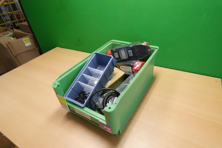 Behälter mit Inhalt - Elektro-Zubehör